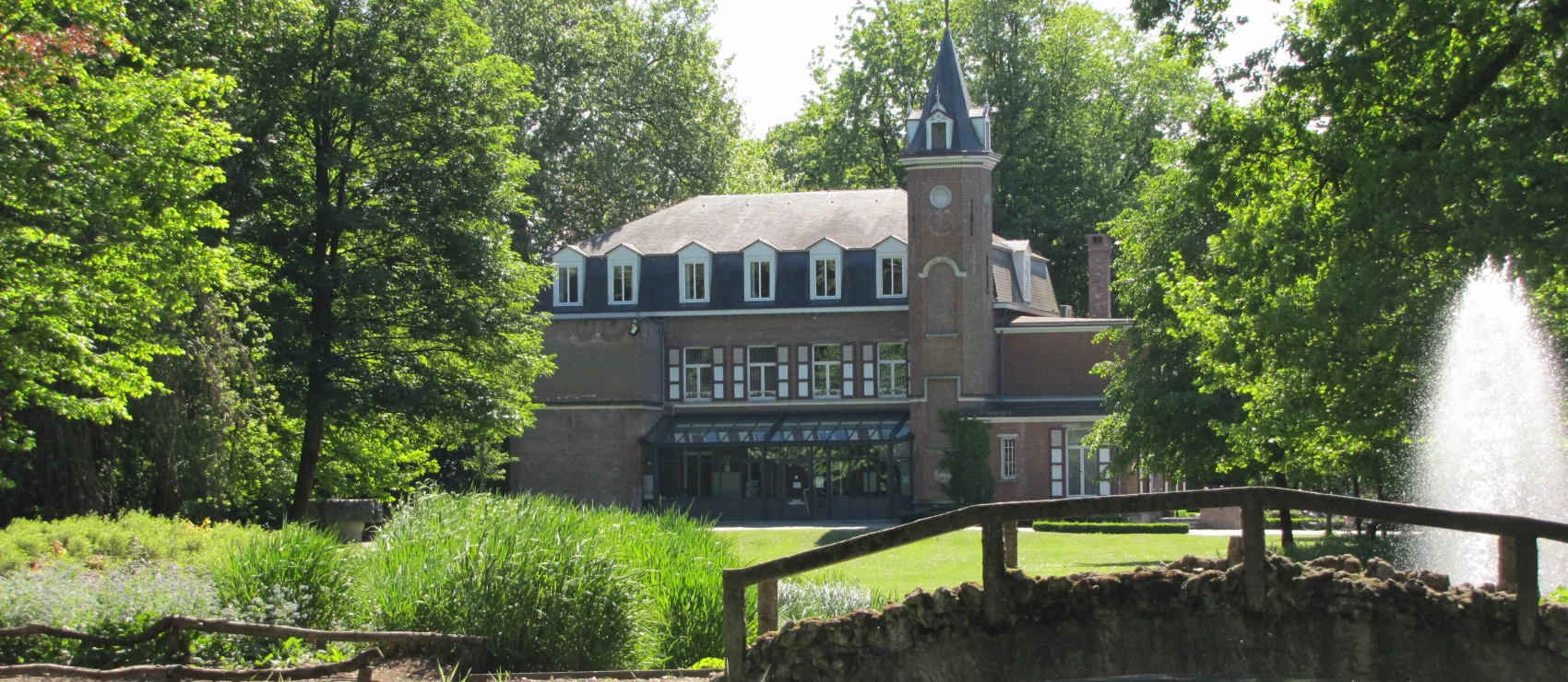Kasteel Neut, koetshuis en orangerie